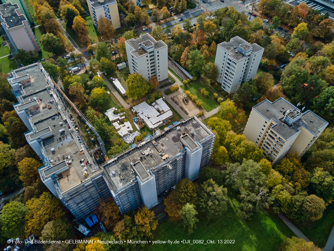 13.10.2022 - Fassadensanierung am Karl-Marx-Ring 11-21 in Neuperlach